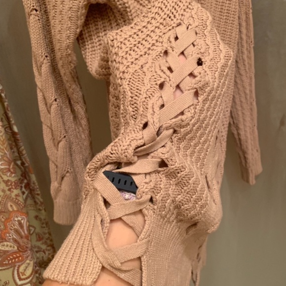 🔴{EXPRESS} Pink Sweater - Picture 4 of 10